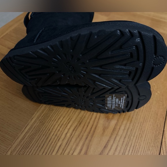 NIB UGG Remora Boots BLACK - Picture 4 of 7